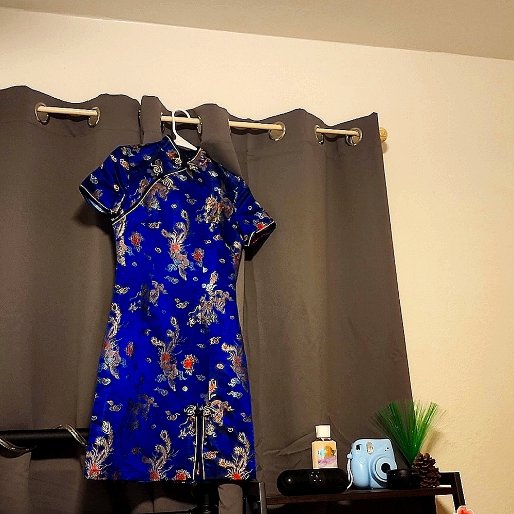 Laogudai size small and blue with Chinese dragons